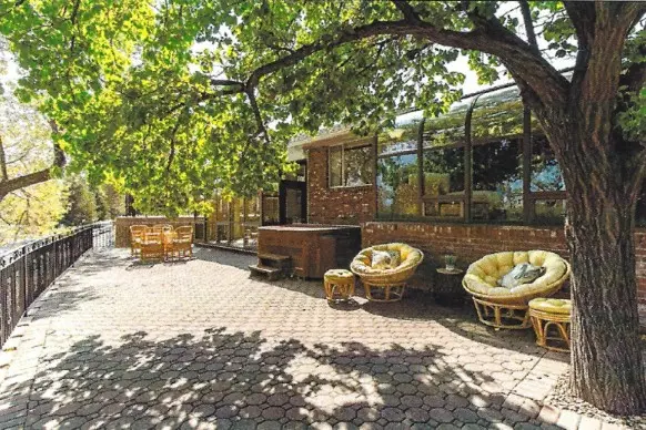 Golden Life interior